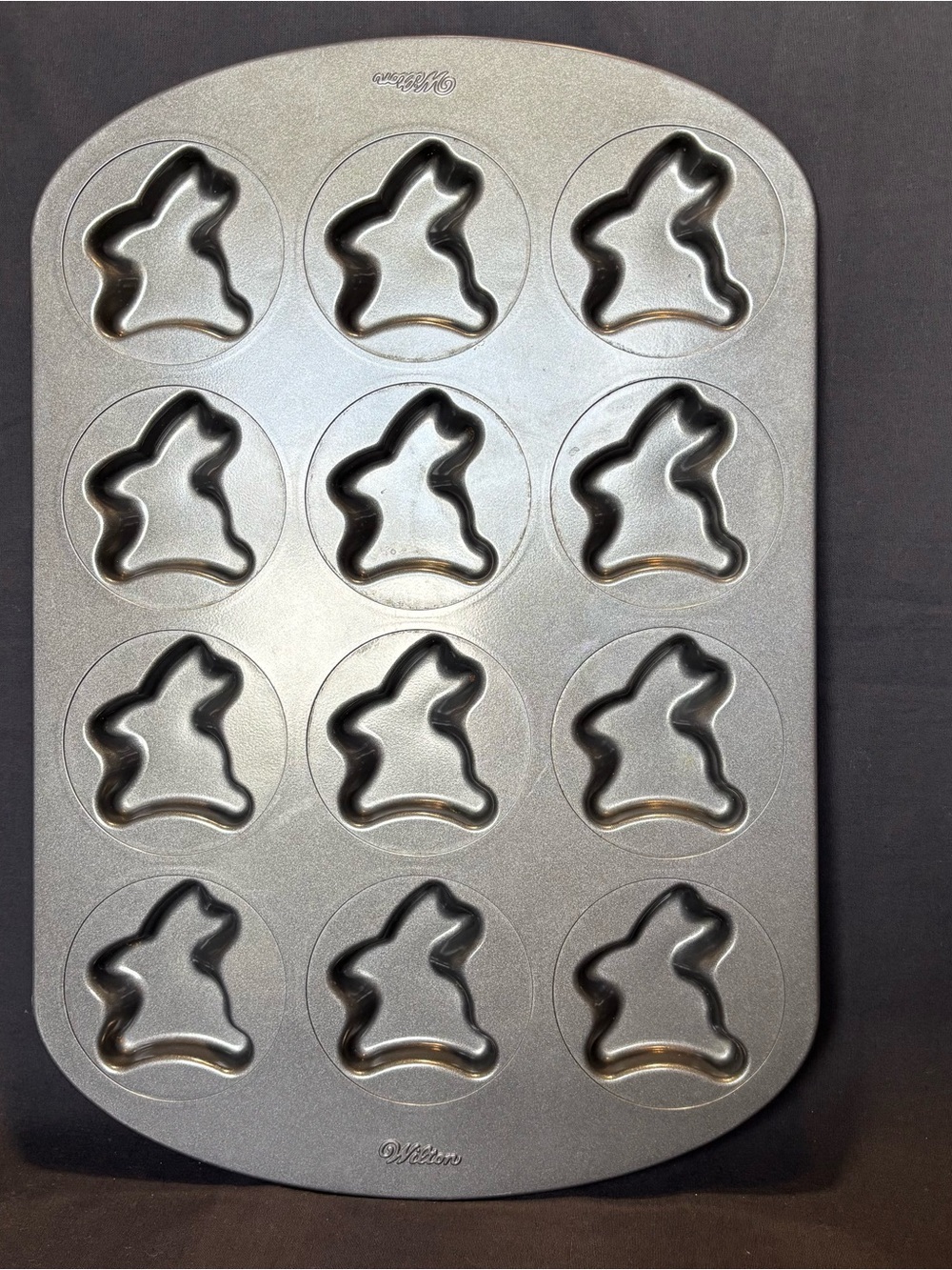 Wilton Bunny-Shaped 12-Cavity Non-stick Cookie Pan